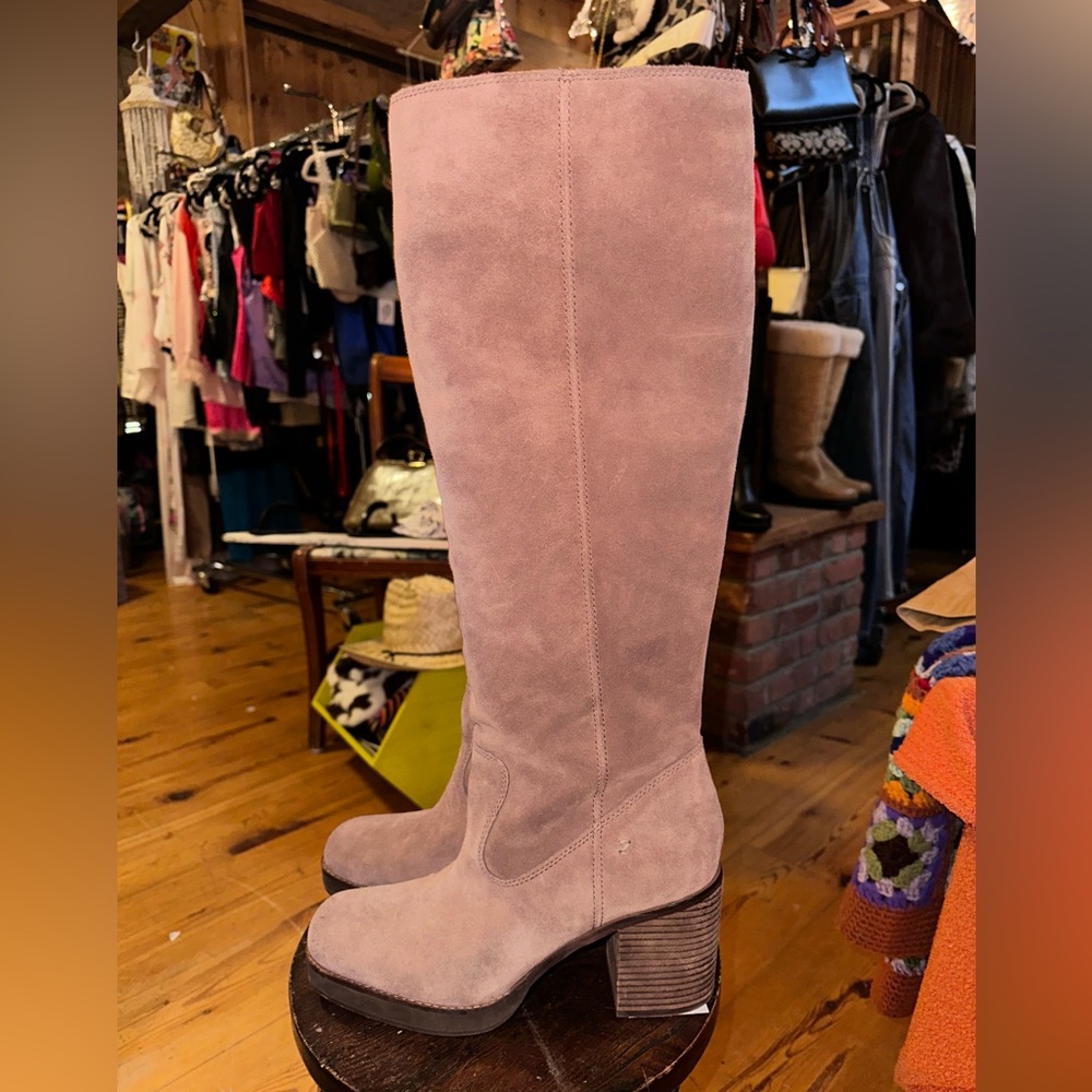 NWOT Zodiac “Palma” Tall Suede Boots
